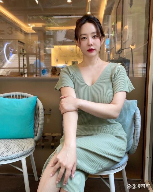 根据您的需求，生成的SEO标题如下：

**亚洲少妇日韩穿搭指南 | 时尚搭配技巧 | 日常造型灵感**