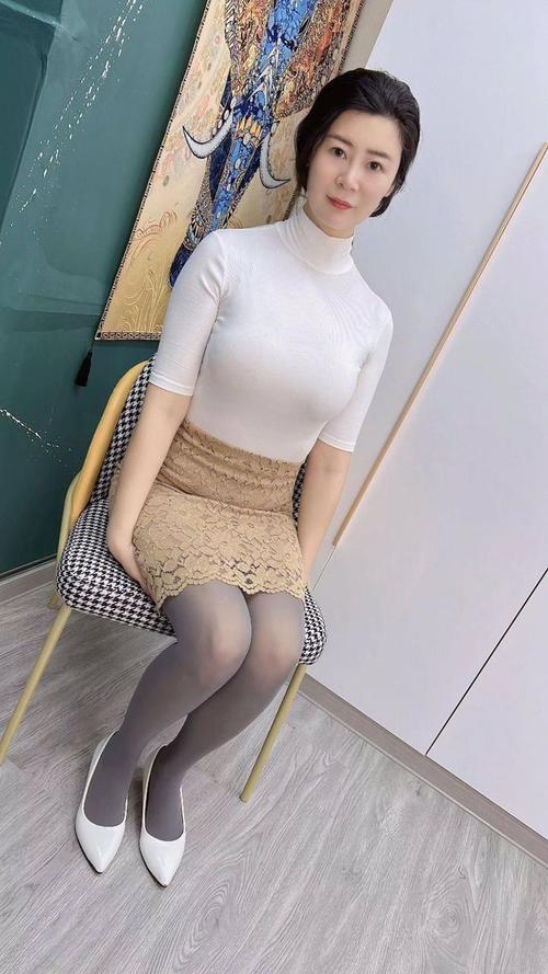 亚洲熟女少妇一二区精选内容，成熟韵味与生活情趣的视觉记录