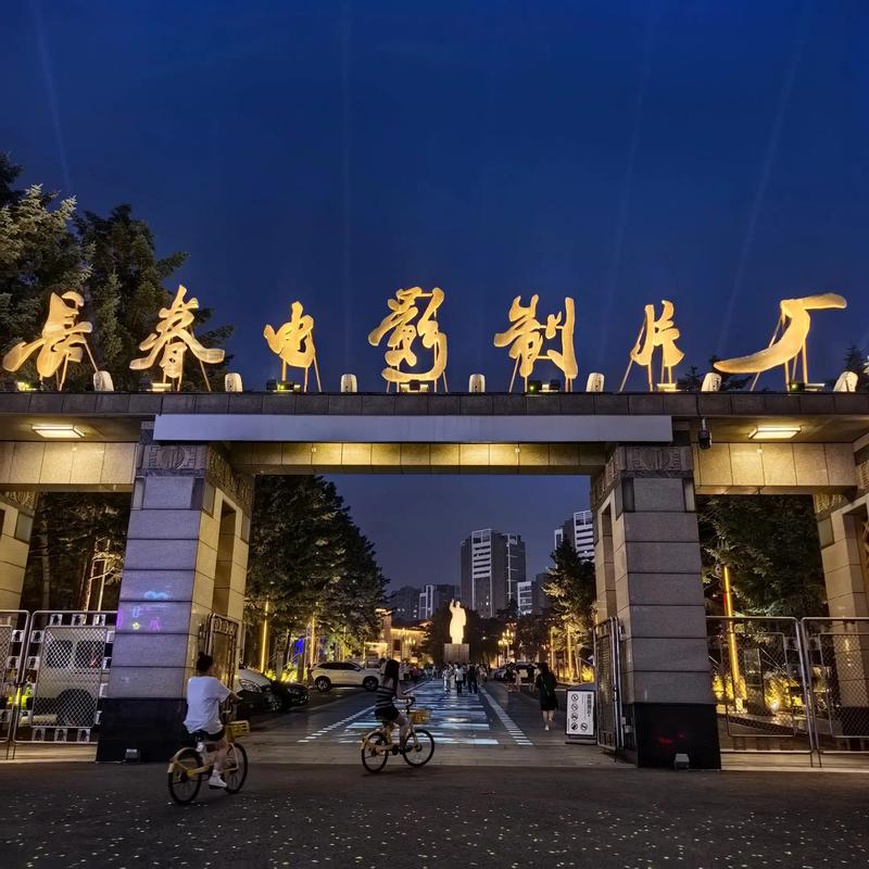 .丰满少妇亚洲一区二区的相关介绍