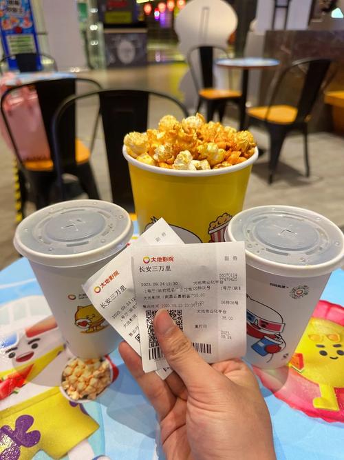大地影院今日热映片单推荐：2025年最新上映电影排期 + 实时热门影片购票 + 附近影院场次查询