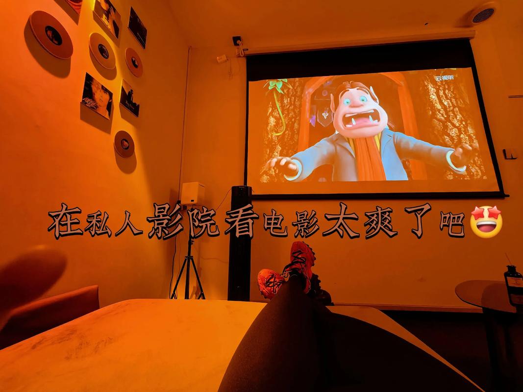 男女一边亲一边脱一边揉的相关介绍