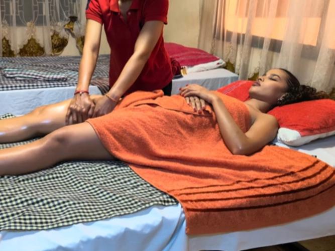 女性下面总有黄色分泌物的相关介绍