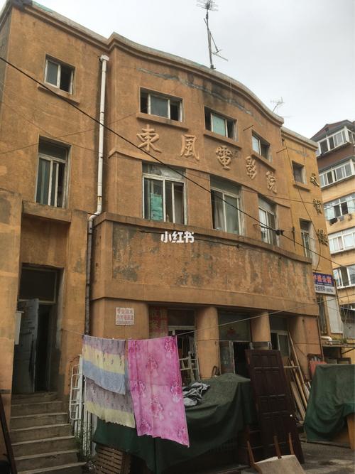 一边舔一边摸视频的相关介绍
