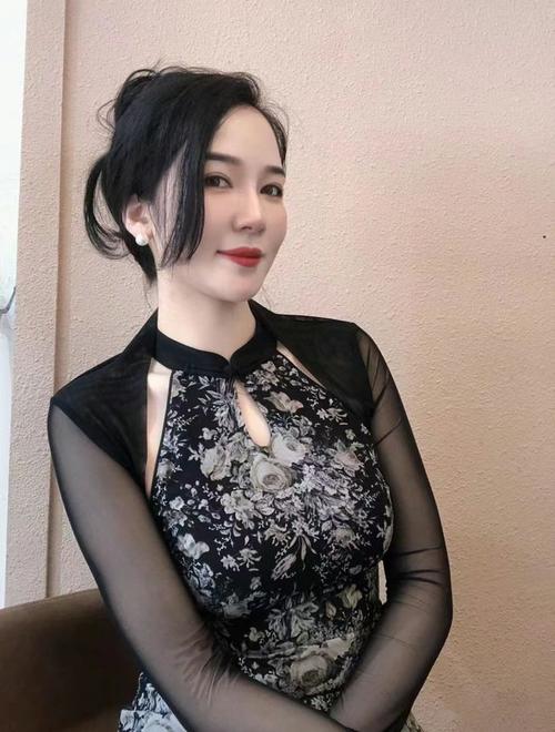 一边摸的相关介绍