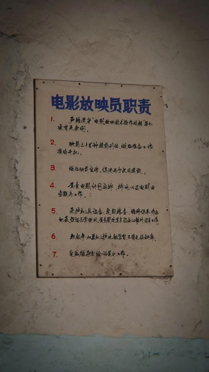 女生白色分泌物有点发黄正常吗的相关介绍