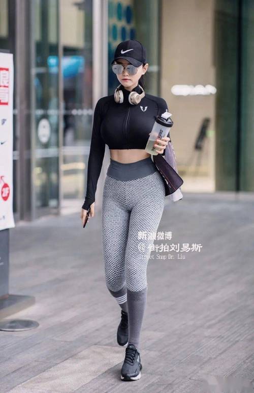 美女大尺度大胆写真照的相关介绍