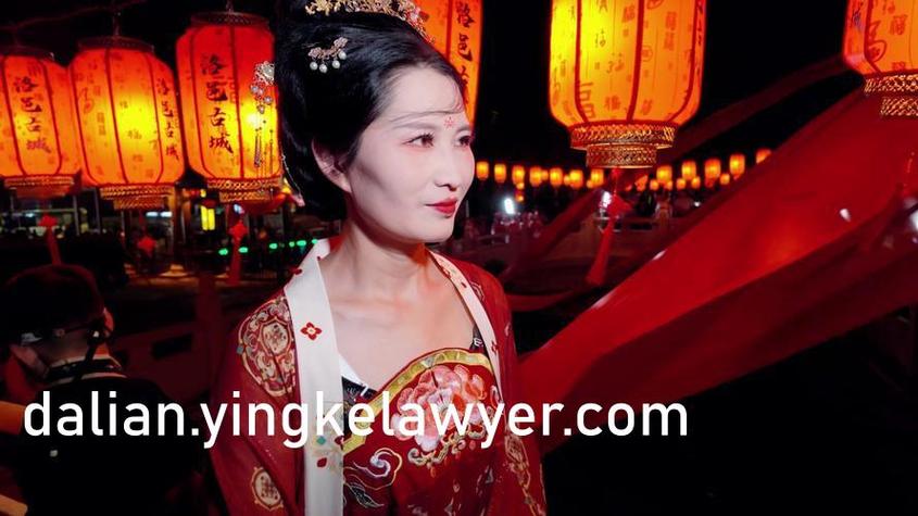 强d漂亮雪白丰满少妇av的相关介绍