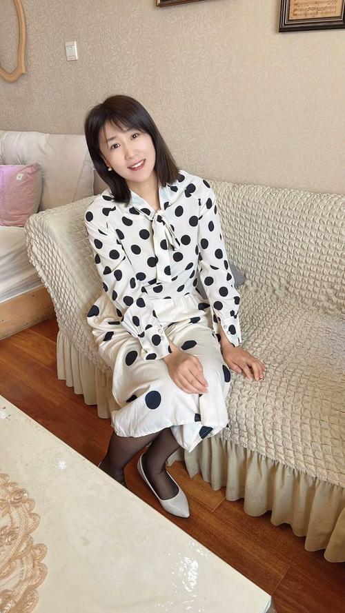 亚洲熟女少妇一二区精选内容，成熟韵味与生活情趣的视觉记录