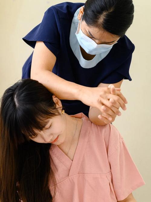 美女老师操的相关介绍