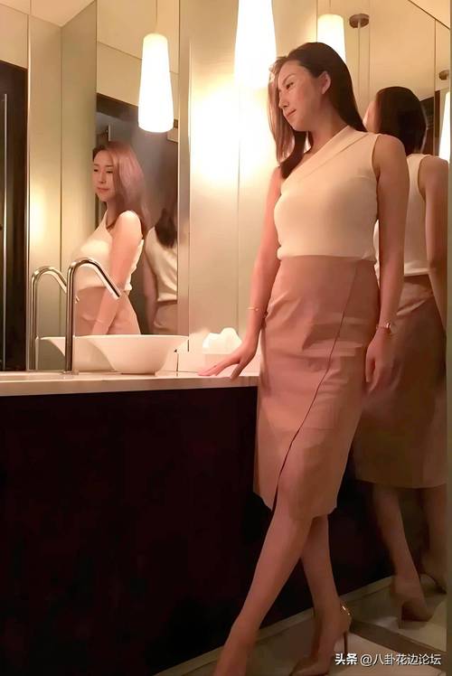 人妻啪啪二区的相关介绍