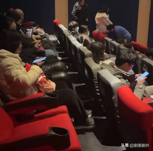 日式精油按摩的5大惊人好处 | 缓解疲劳、淋巴排毒、深层放松技巧