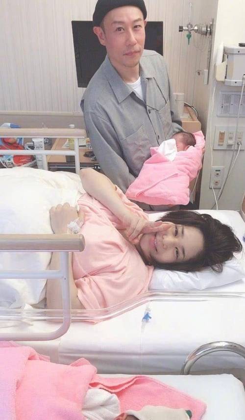 少妇人妻精品一区二区三区的相关介绍